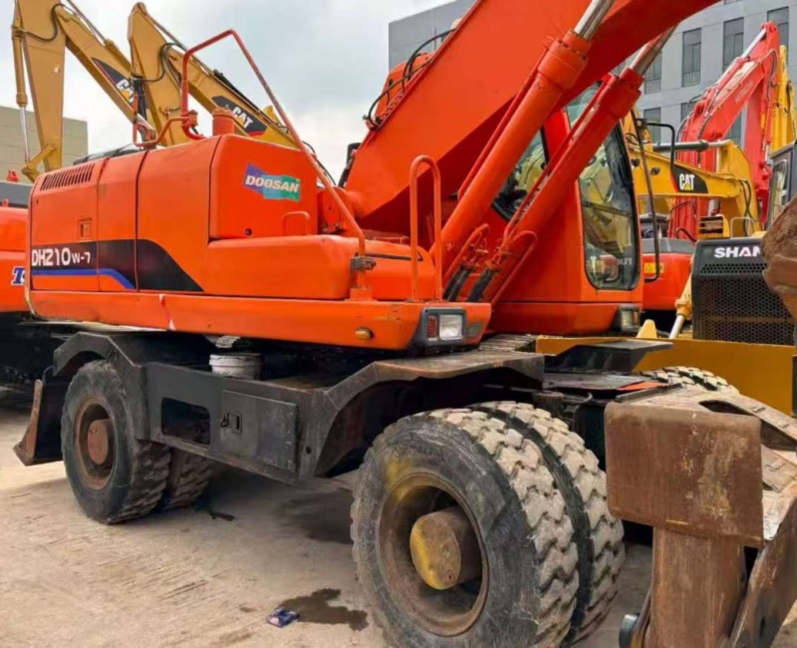 Doosan DH210W used excavator 0 photo 6