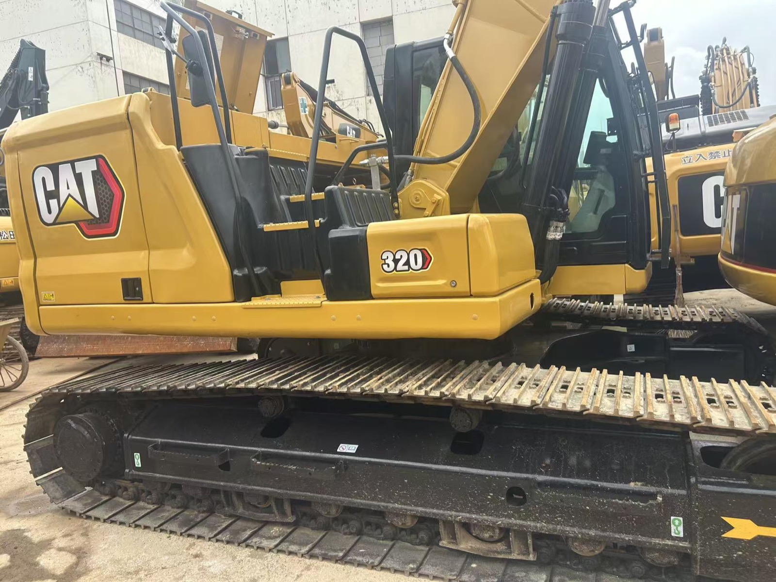 CAT 320 used excavator 0 photo 4