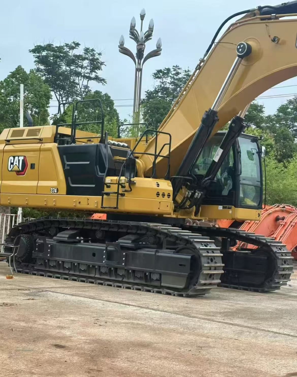 CAT 374 used excavator 0 photo 8