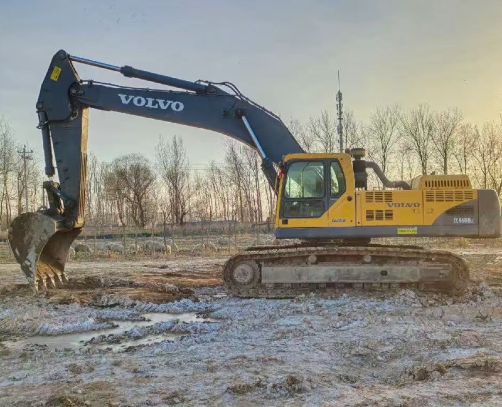 Volvo EC460 used excavator 0 photo 2