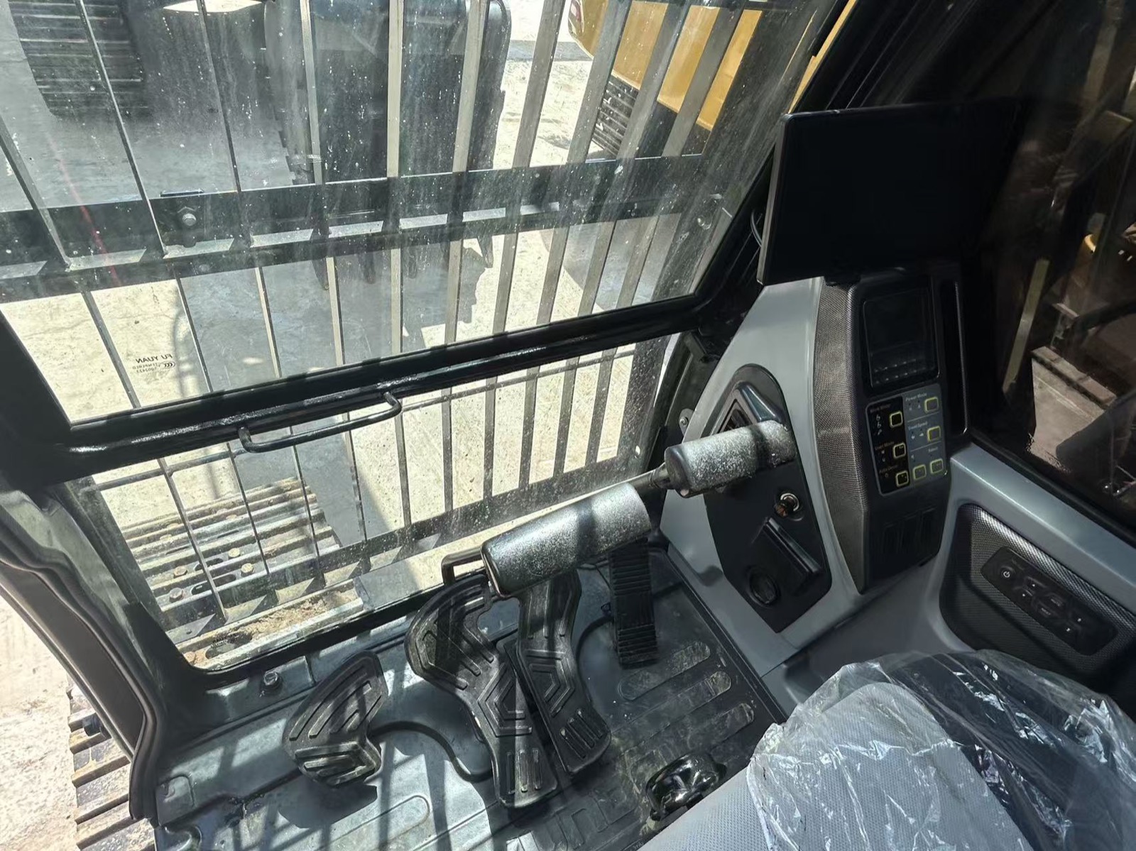 Hyundai HX220S used excavator 0 photo 8