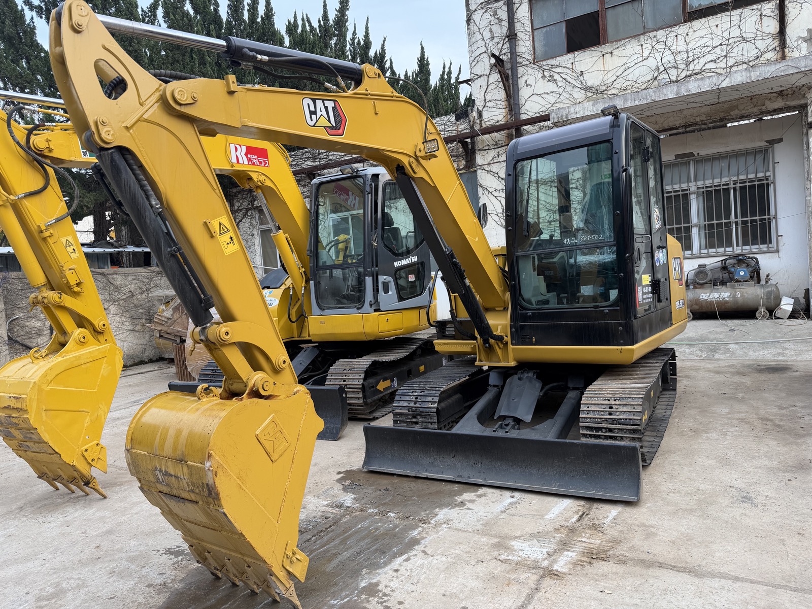 CAT 305.5E2 Mini used excavator 0 photo 3