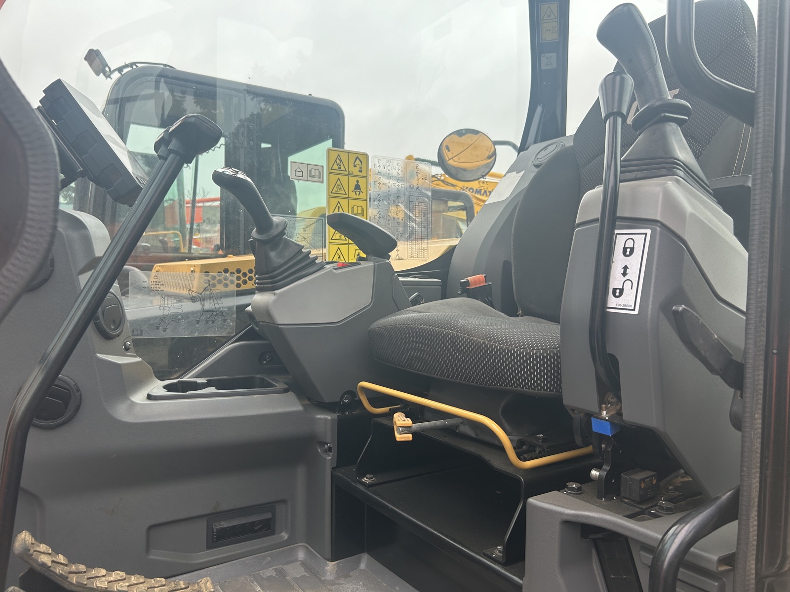 CAT 306 Mini used excavator 0 photo 6