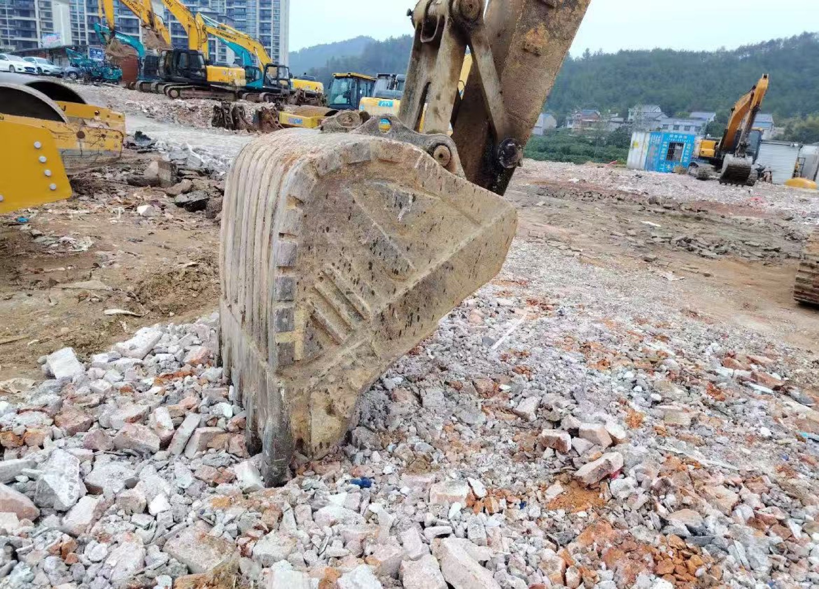 Hyundai R215-7 used excavator 0 photo 4