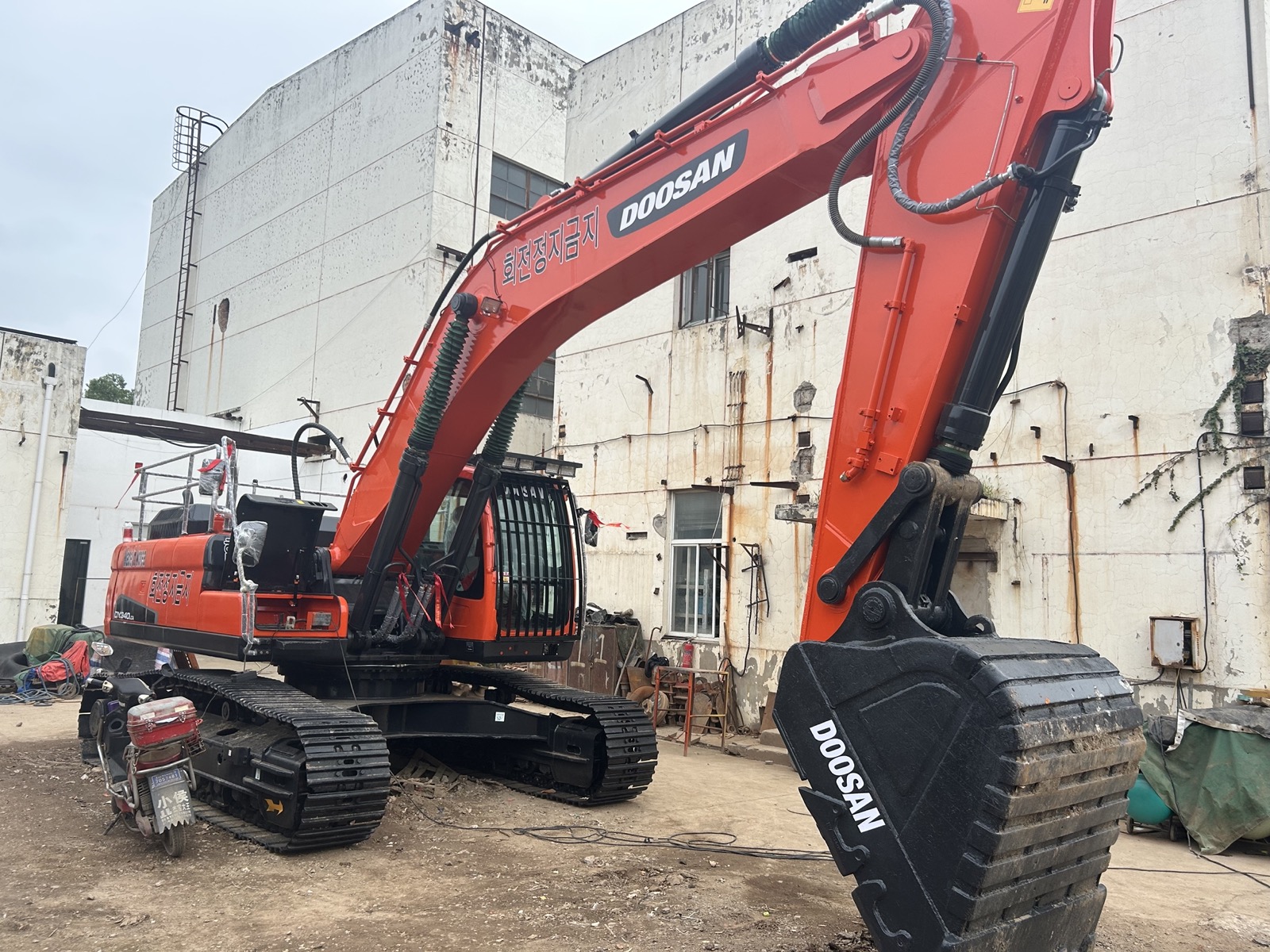 Doosan 340 used excavator 0 photo 2