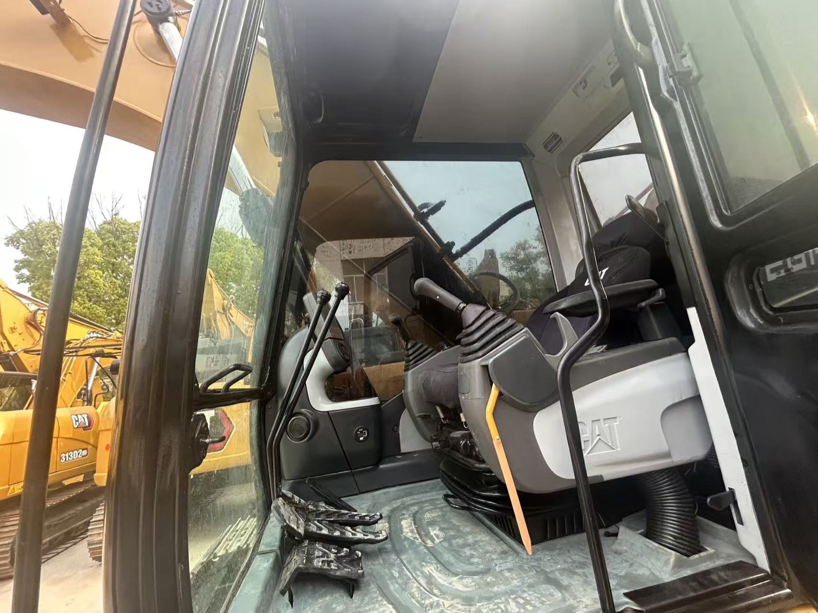 CAT 320D2L used excavator 0 photo 5