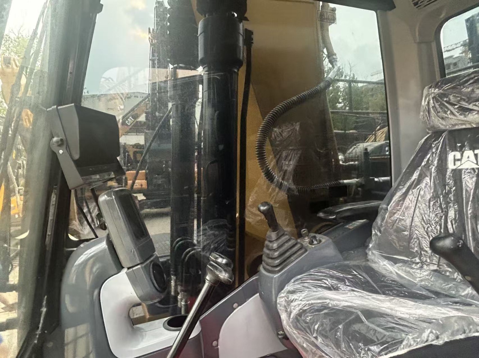 CAT 323D2L used excavator 0 photo 4