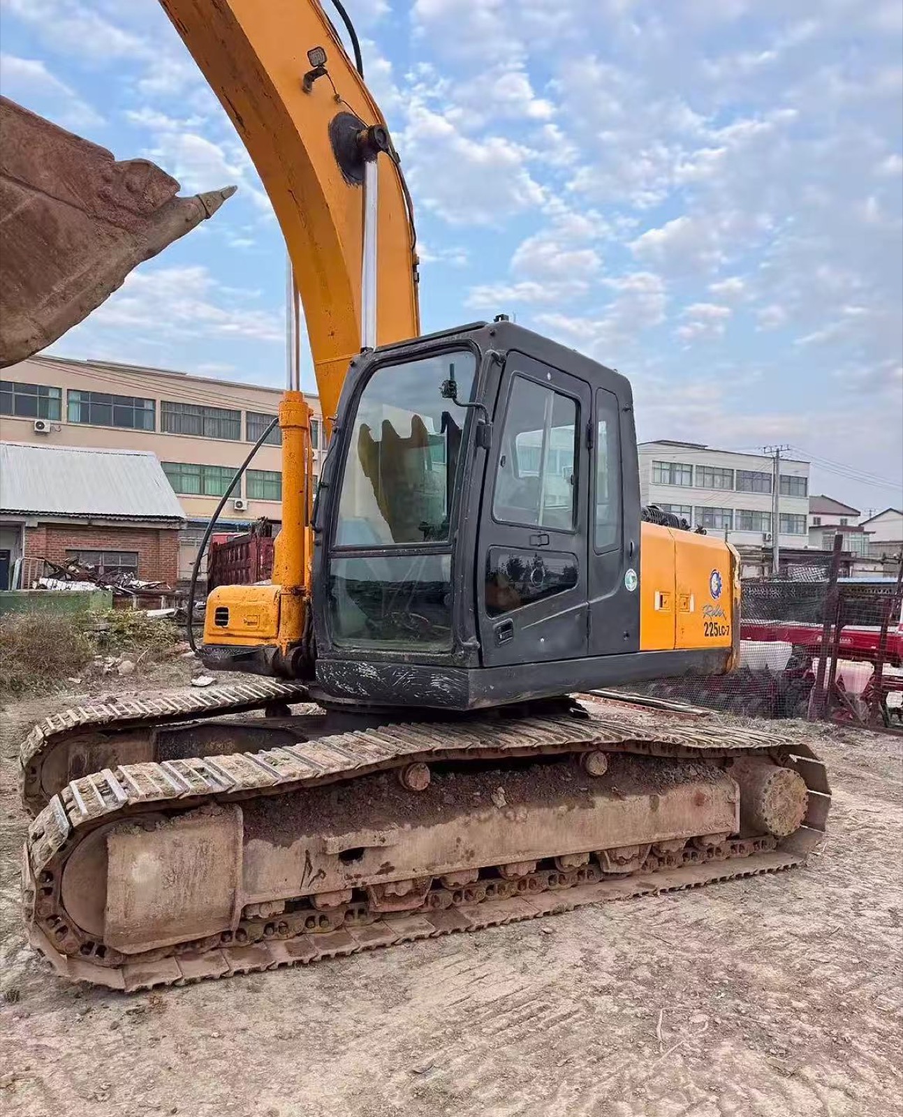 Hyundai 225LC-7 used excavator 0 photo 3