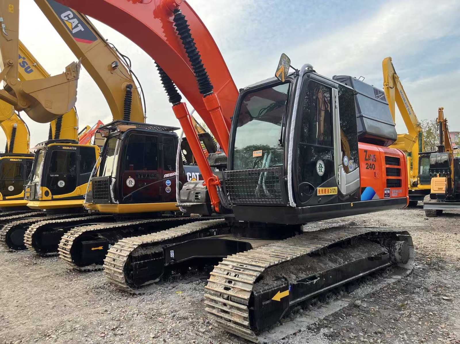 Hitachi 240 used excavator 0 photo 2