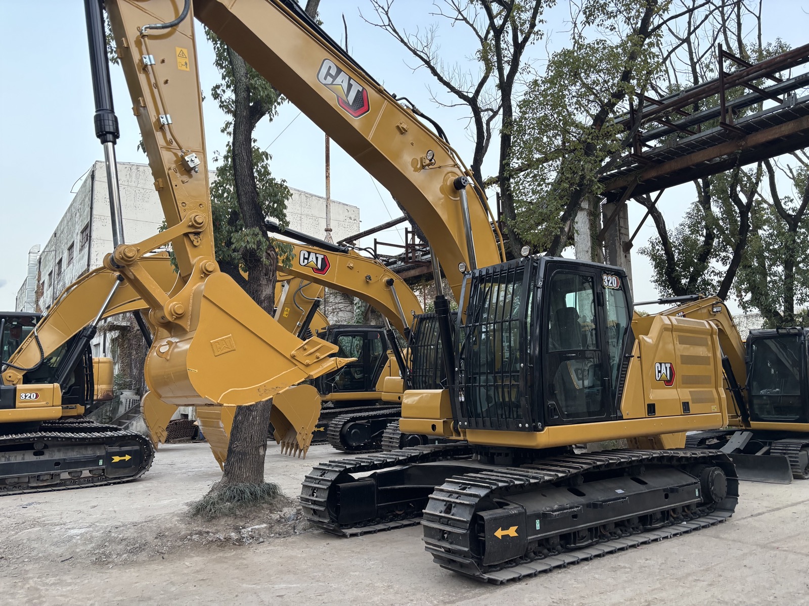 CAT 320 used excavator 0 photo 4