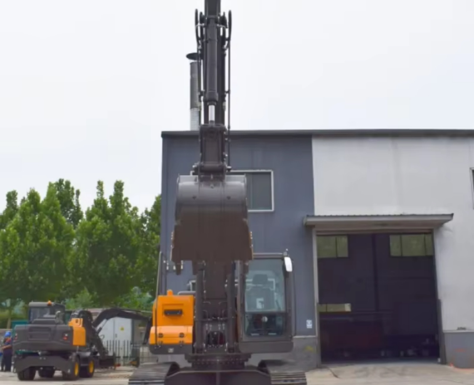 Hyundai 220HD used excavator 0 photo 3