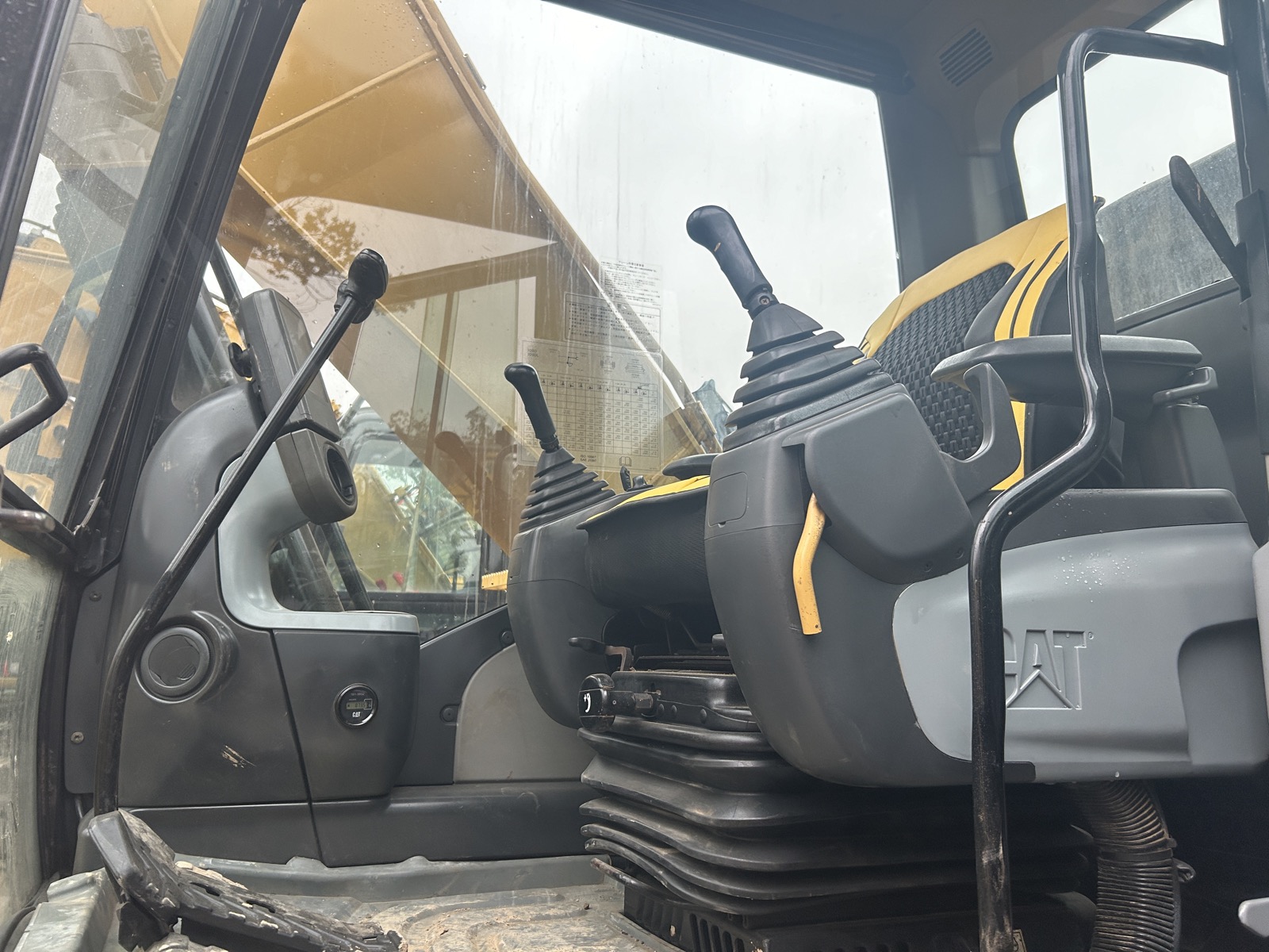 CAT 320 used excavator 0 photo 7