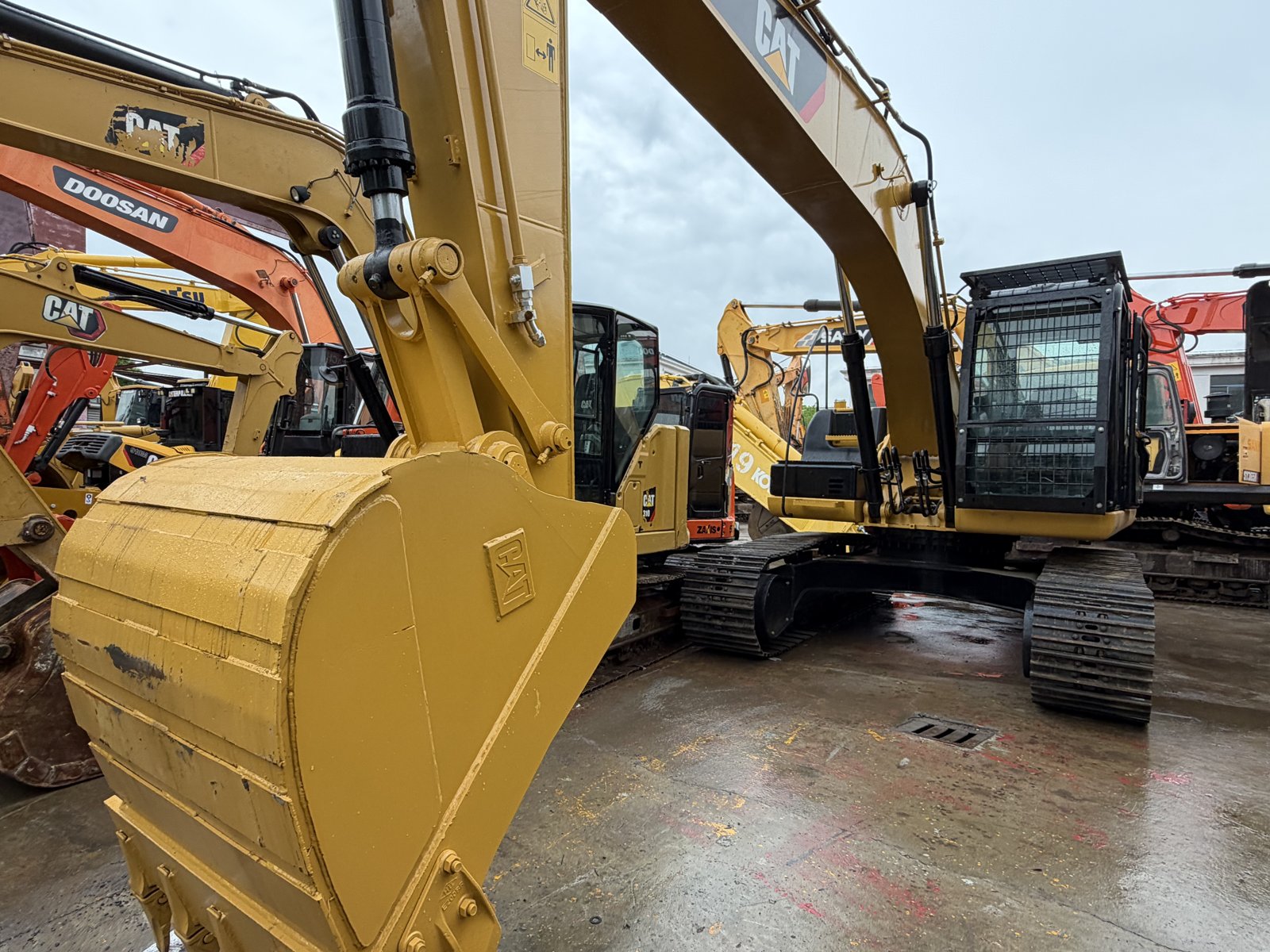 CAT 325 used excavator 0 photo 4
