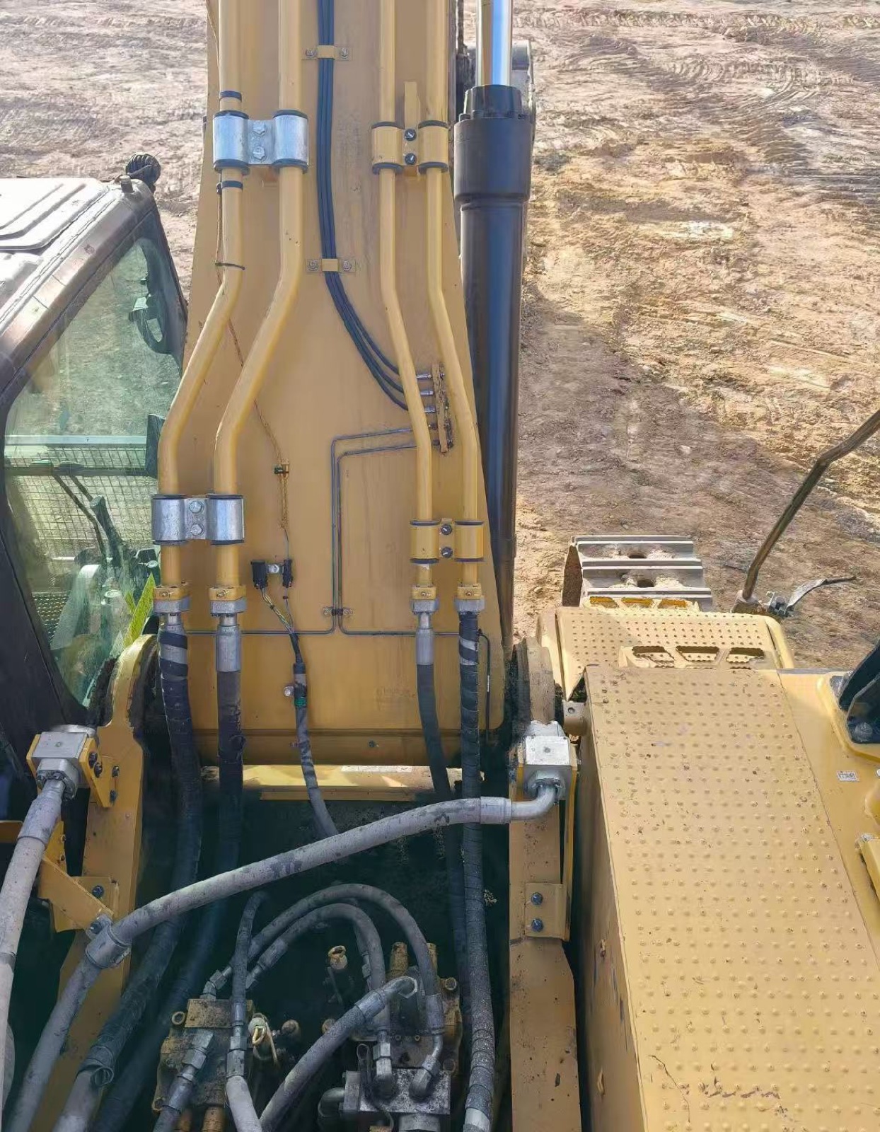 CAT 352 used excavator 0 photo 3