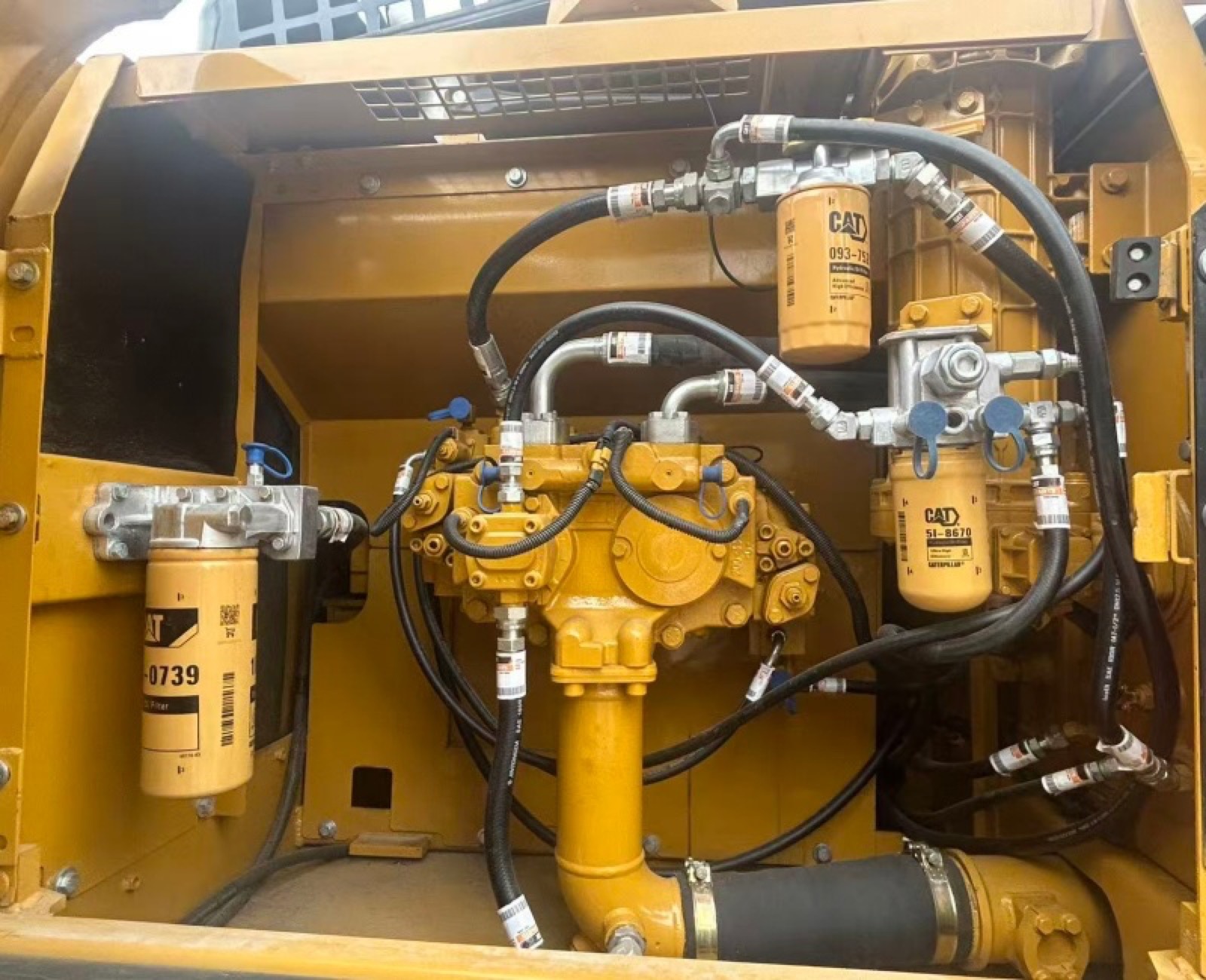 CAT 325D2L used excavator 0 photo 2