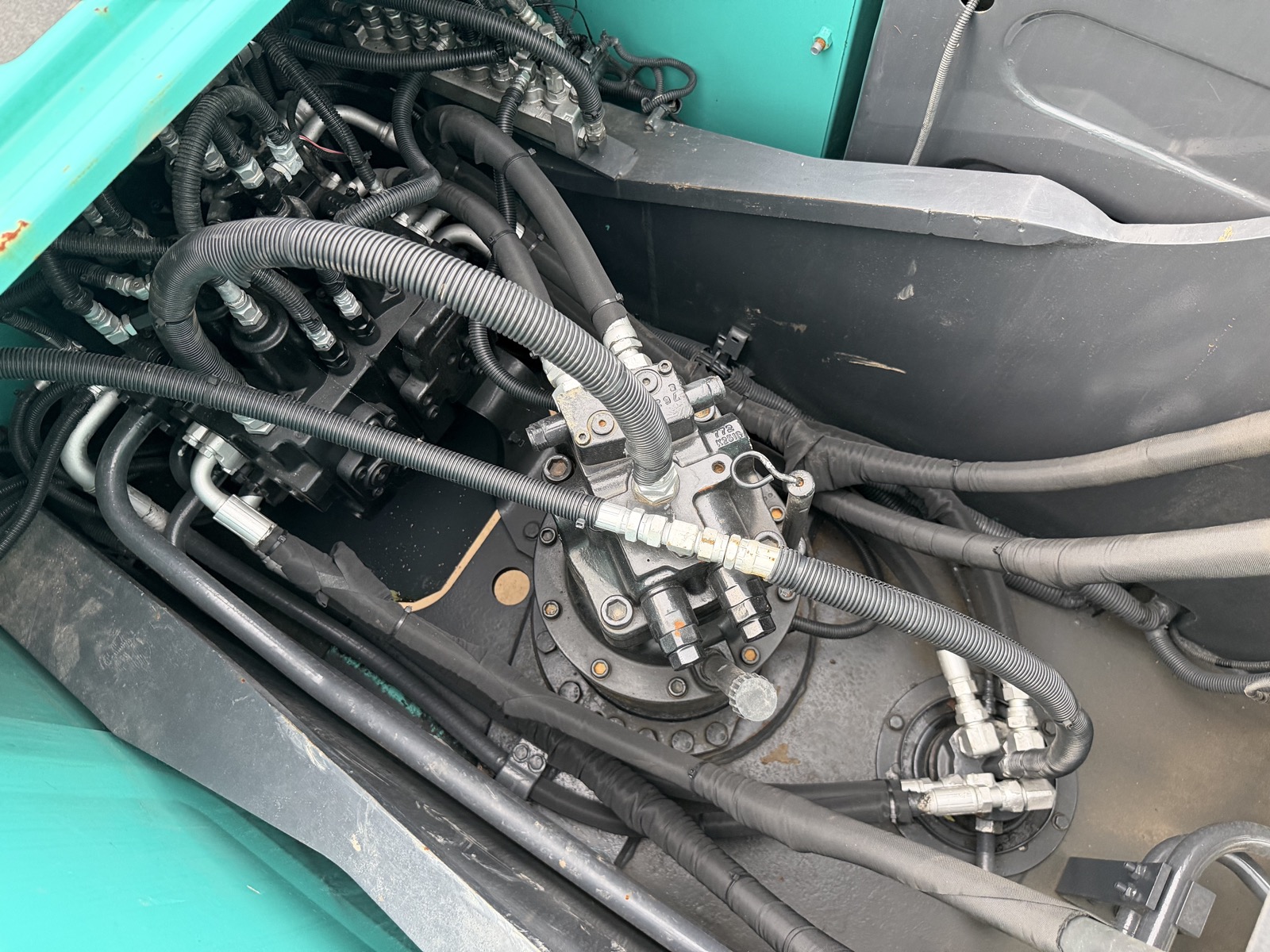 Kobelco 210 used excavator 0 photo 5
