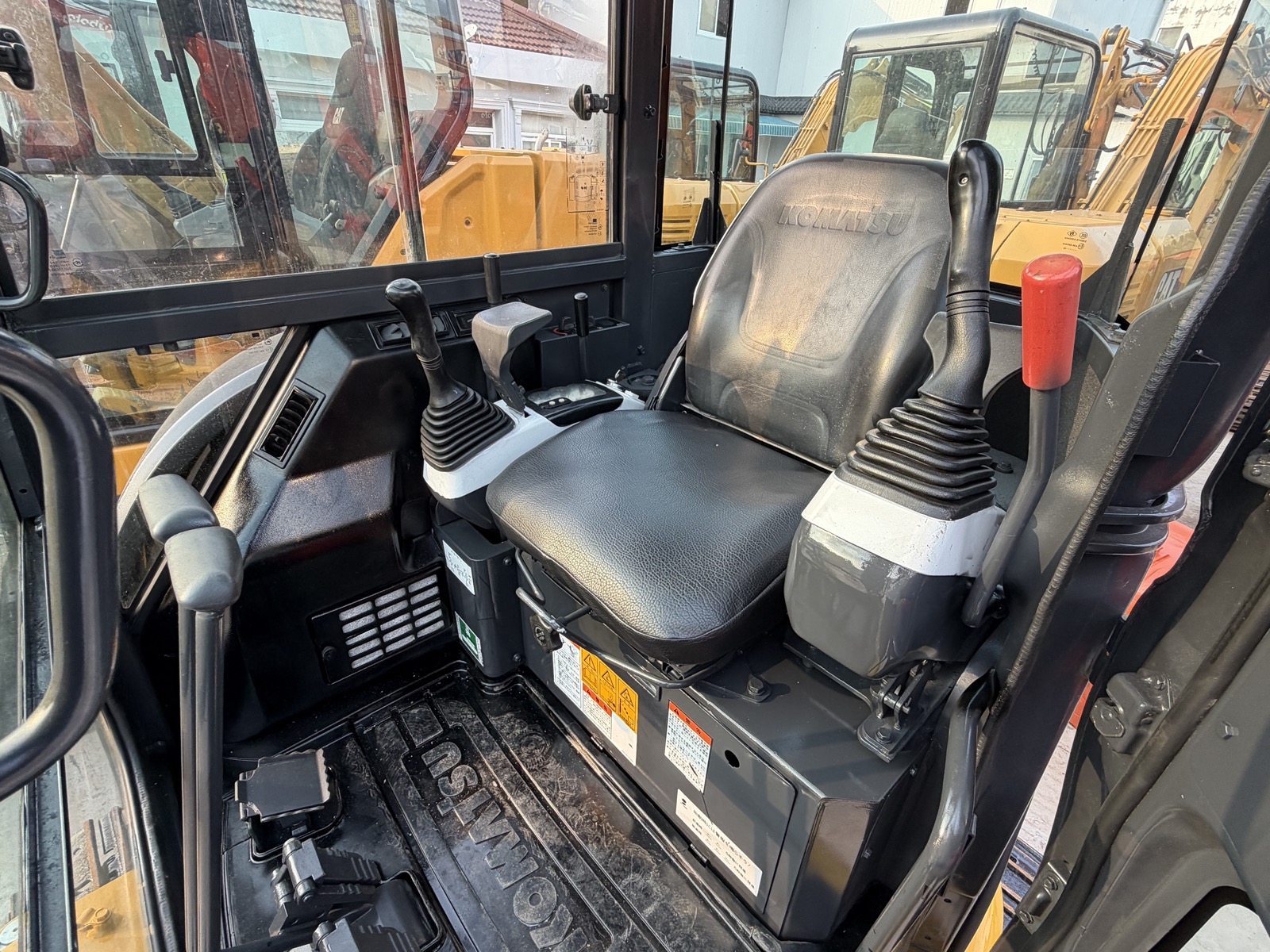 Komatsu 35MR Mini used excavator 0 photo 8