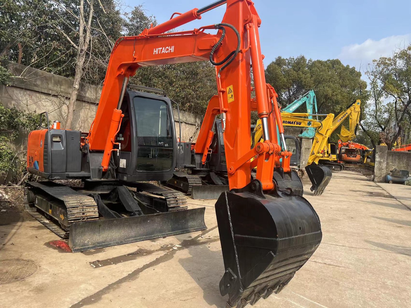 Hitachi 70 Mini used excavator 0 photo 4