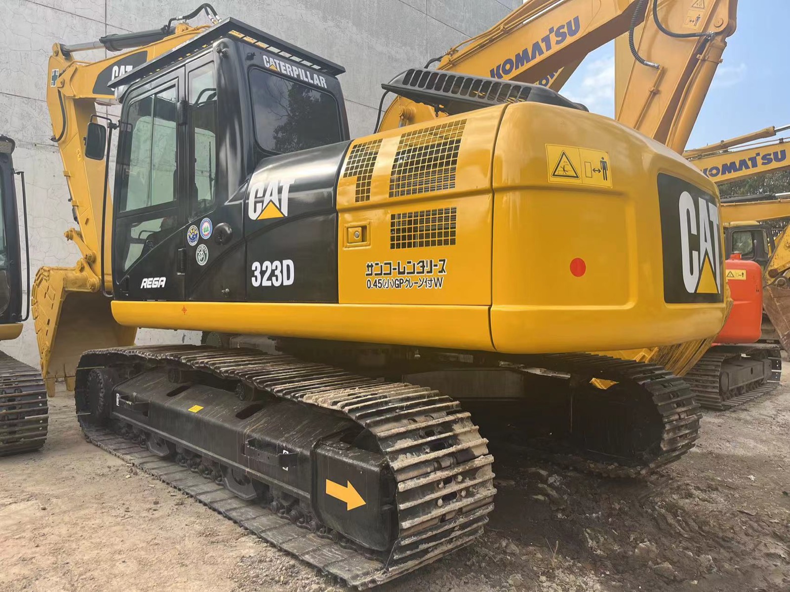 CAT 323D used excavator 0 photo 2