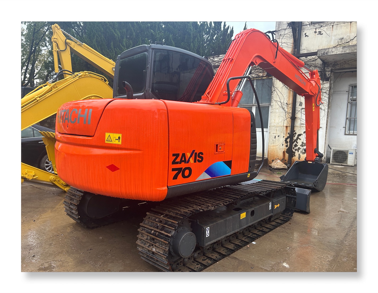 Hitachi 70 Mini used excavator 0 photo 5