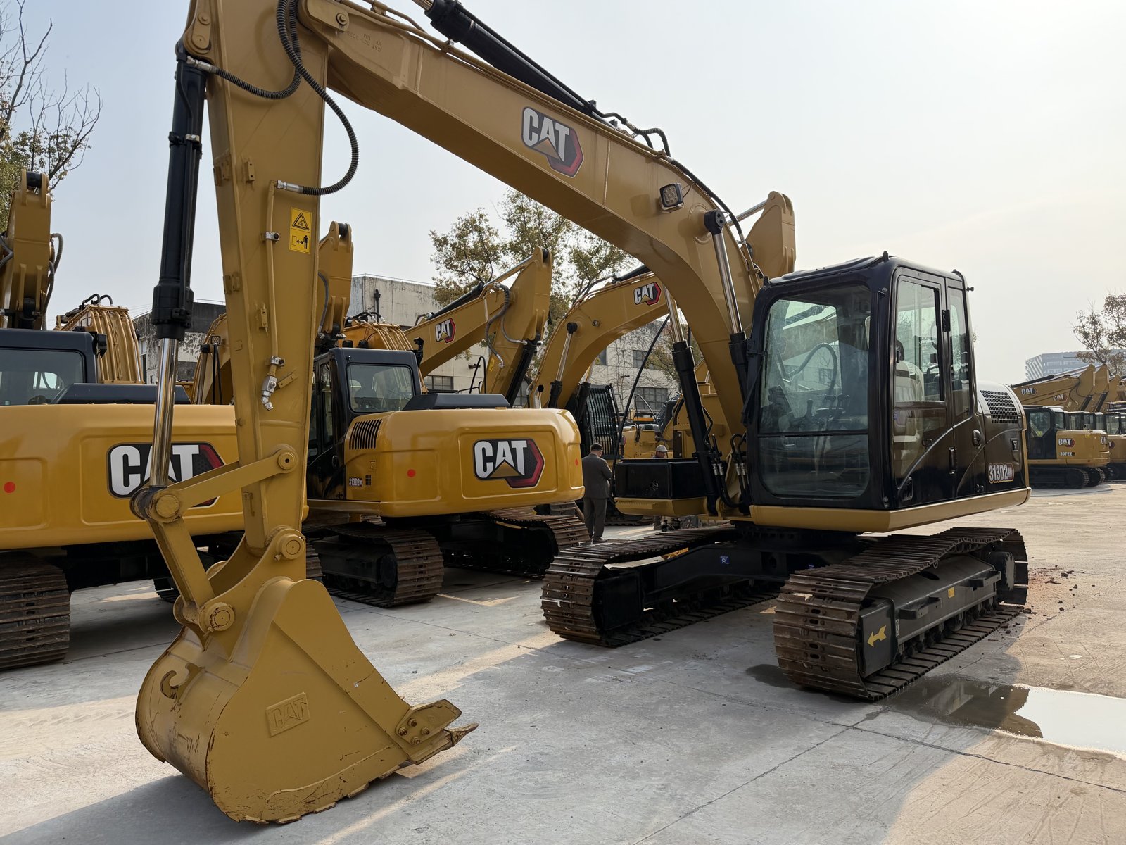CAT 313 used excavator 0 photo 1
