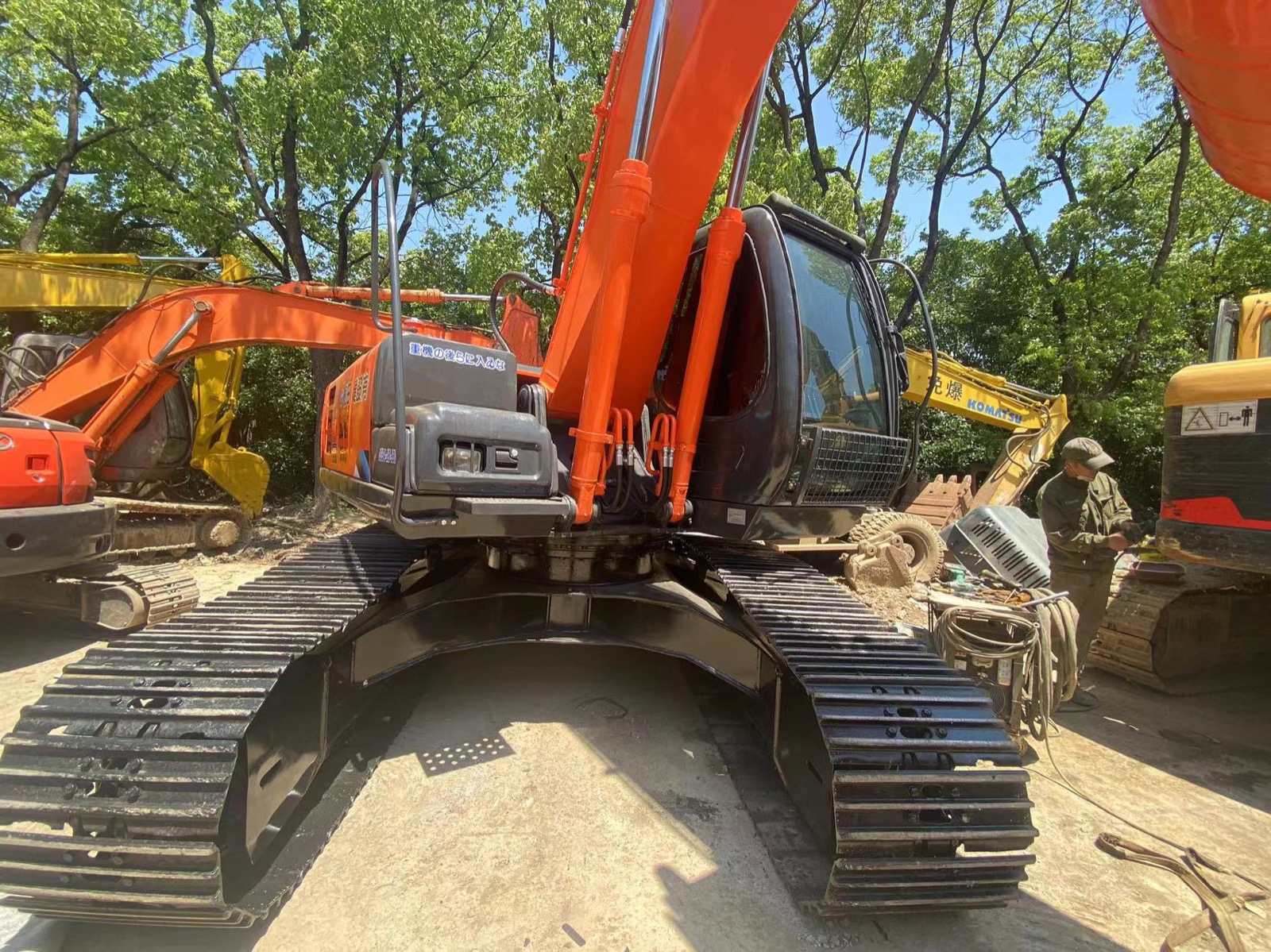 Hitachi 200 used excavator 0 photo 4