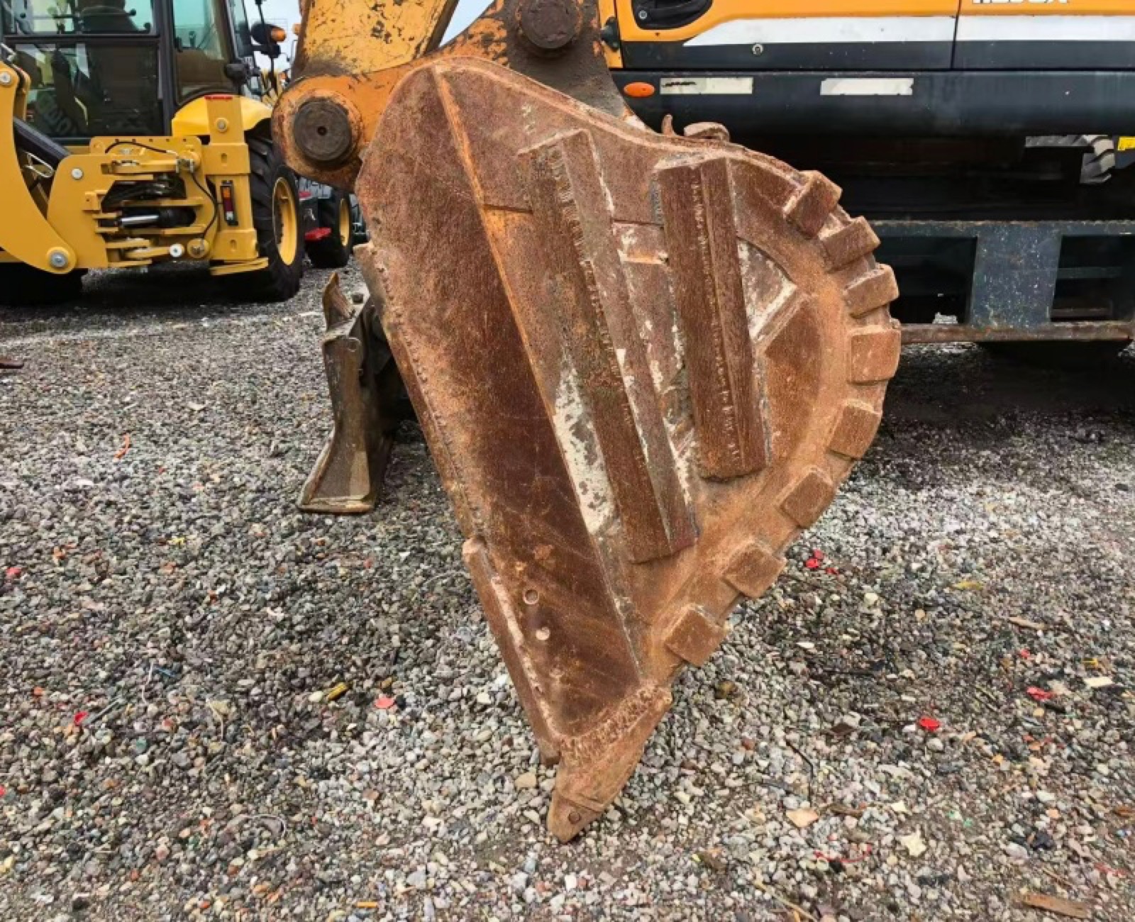 Hyundai 210W-9 used excavator 0 photo 2