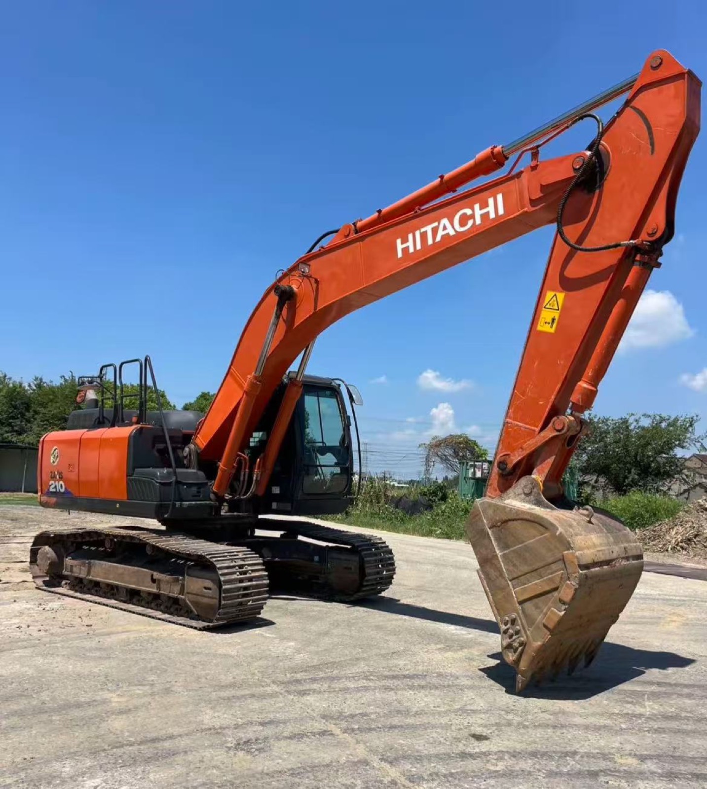 Hitachi ZX210 used excavator 0 photo 2