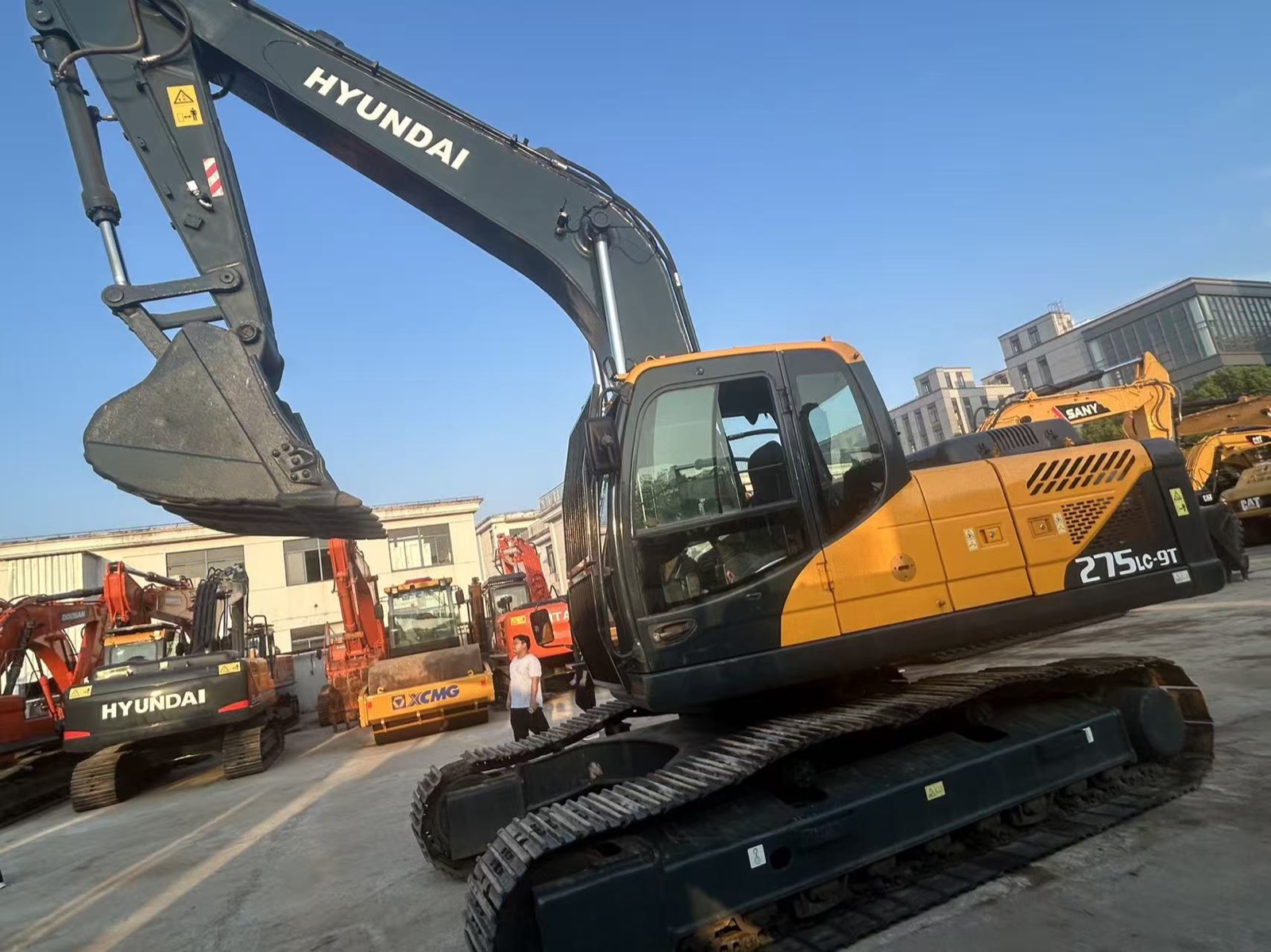 Hyundai 275 used excavator 0 photo 2