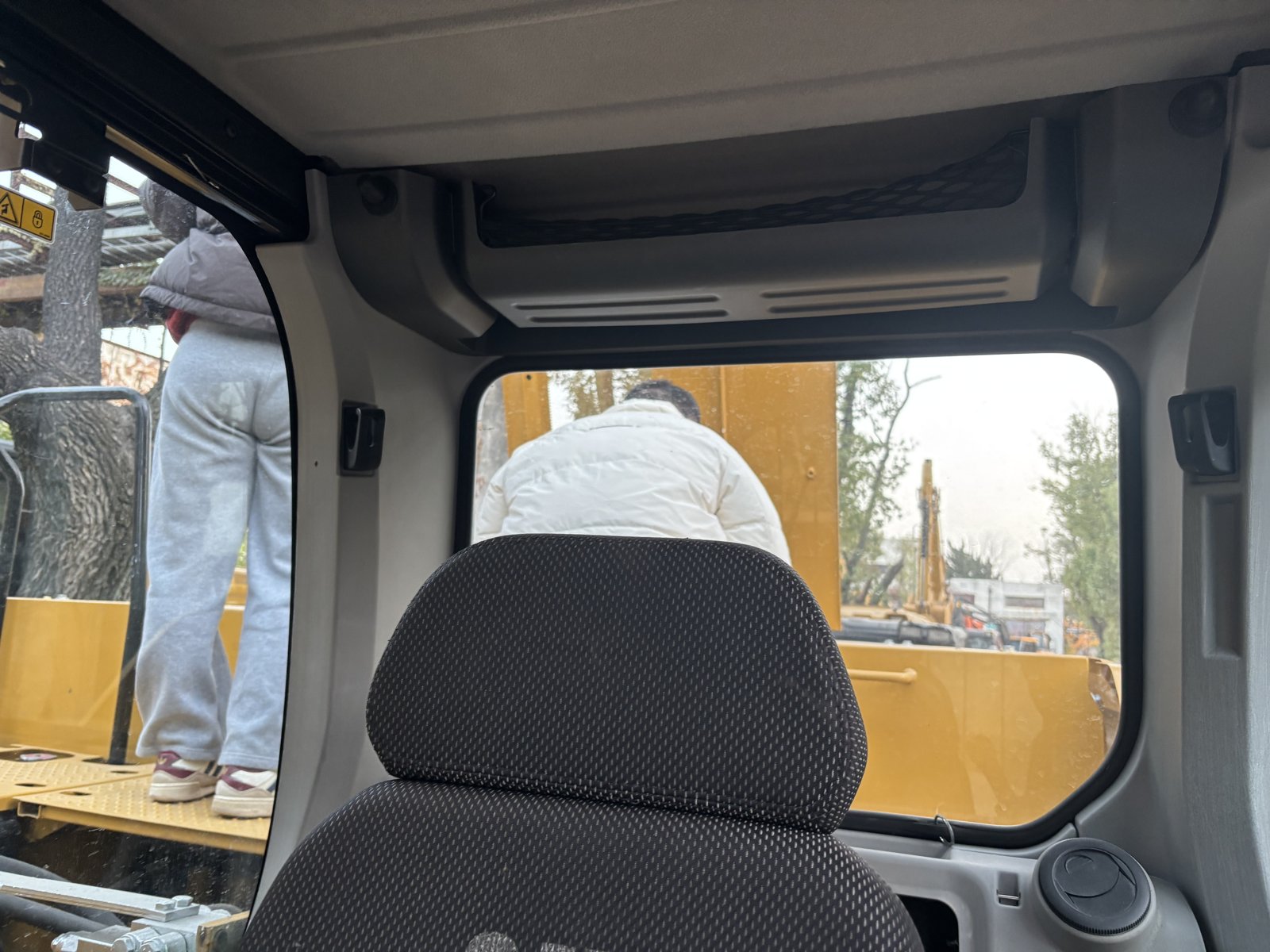 CAT 320 used excavator 0 photo 2
