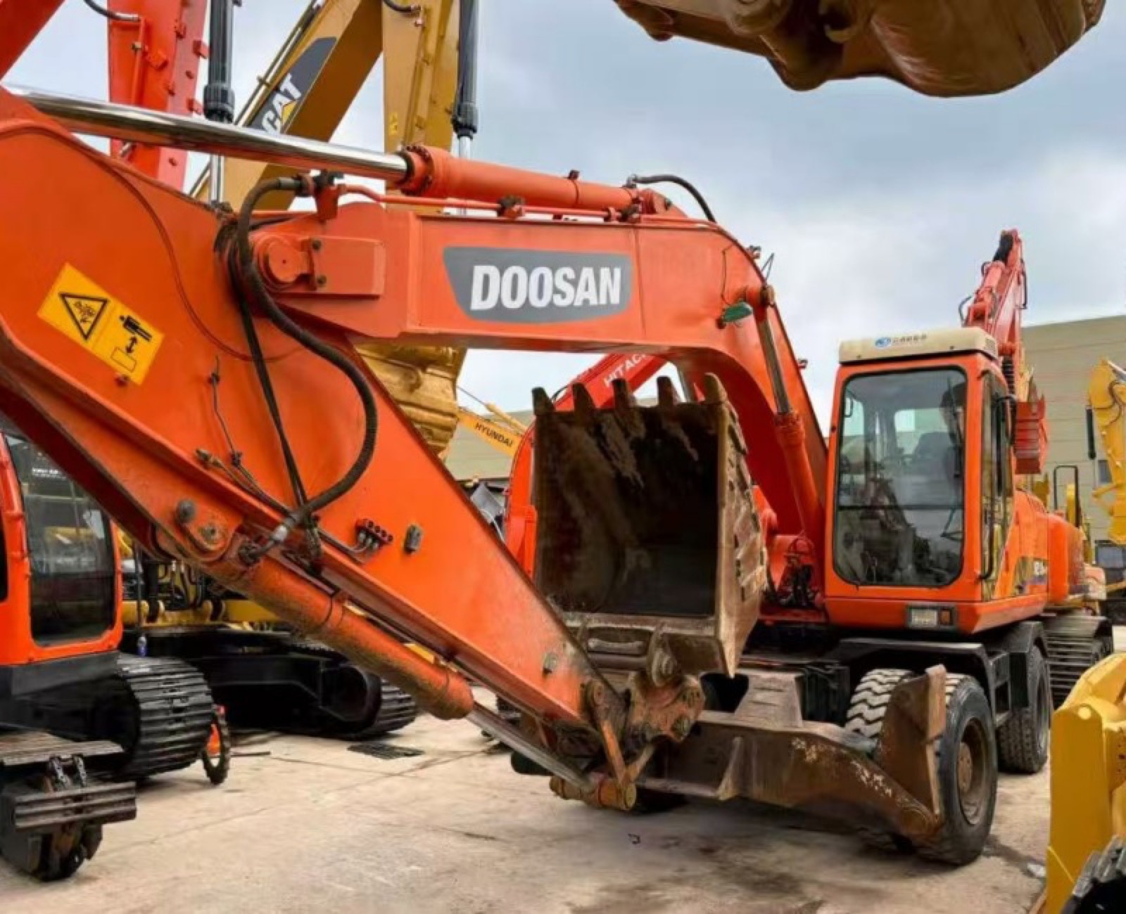 Doosan DH210W used excavator 0 photo 8