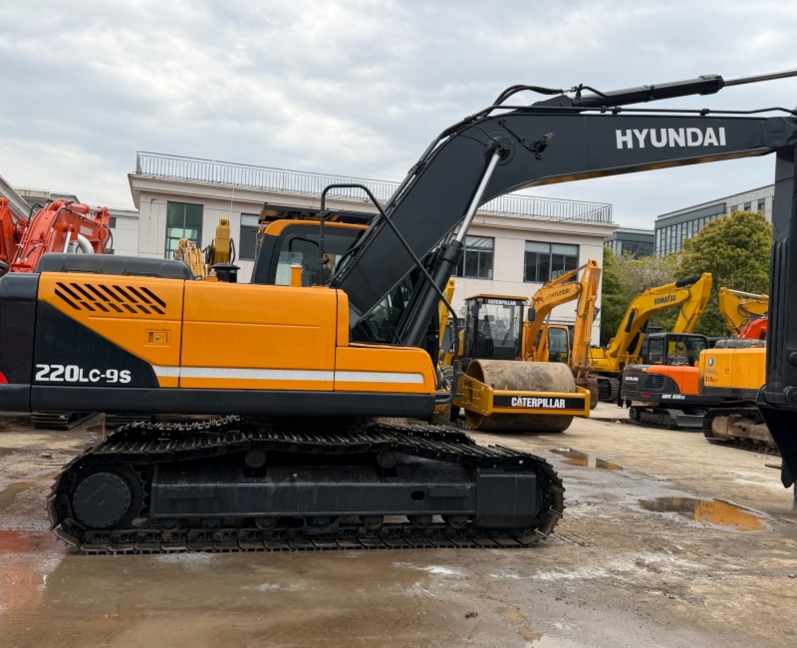Used Hyundai 220 Excavator for Sale