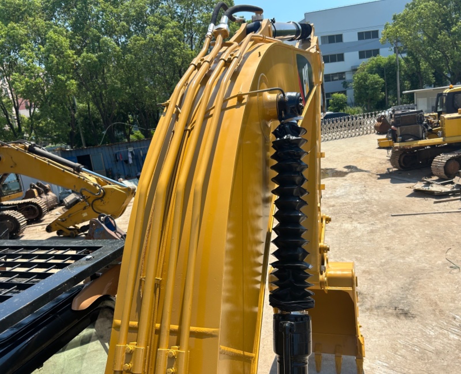 CAT 320D used excavator 0 photo 2