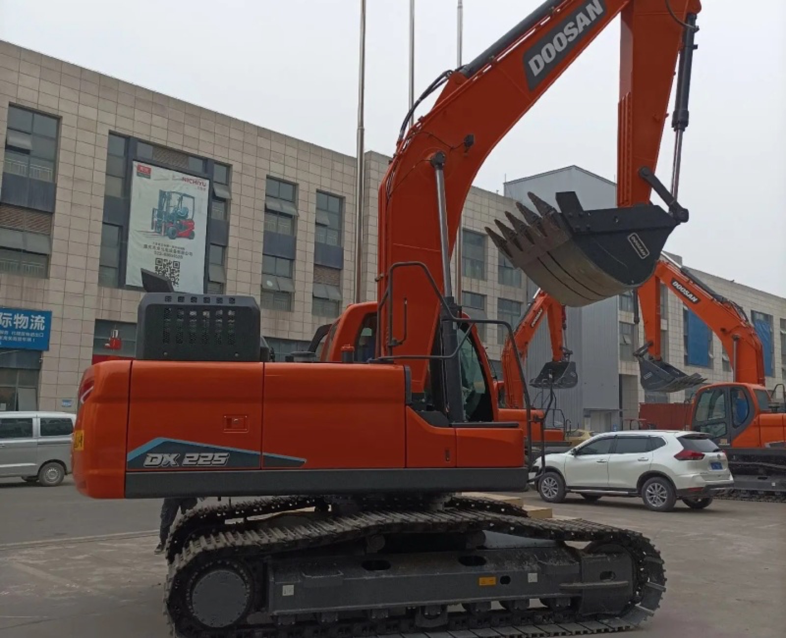 Doosan DX225 used excavator 0 photo 2