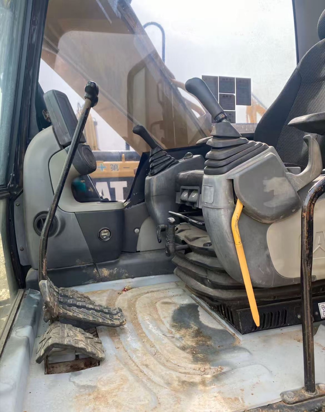 CAT 318D2 used excavator 0 photo 7