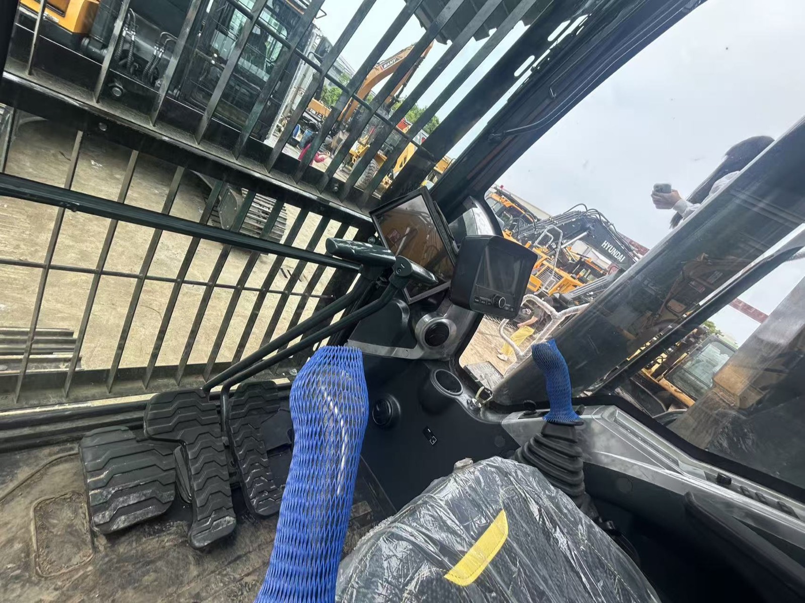 Hyundai 300LC-9S used excavator 0 photo 4