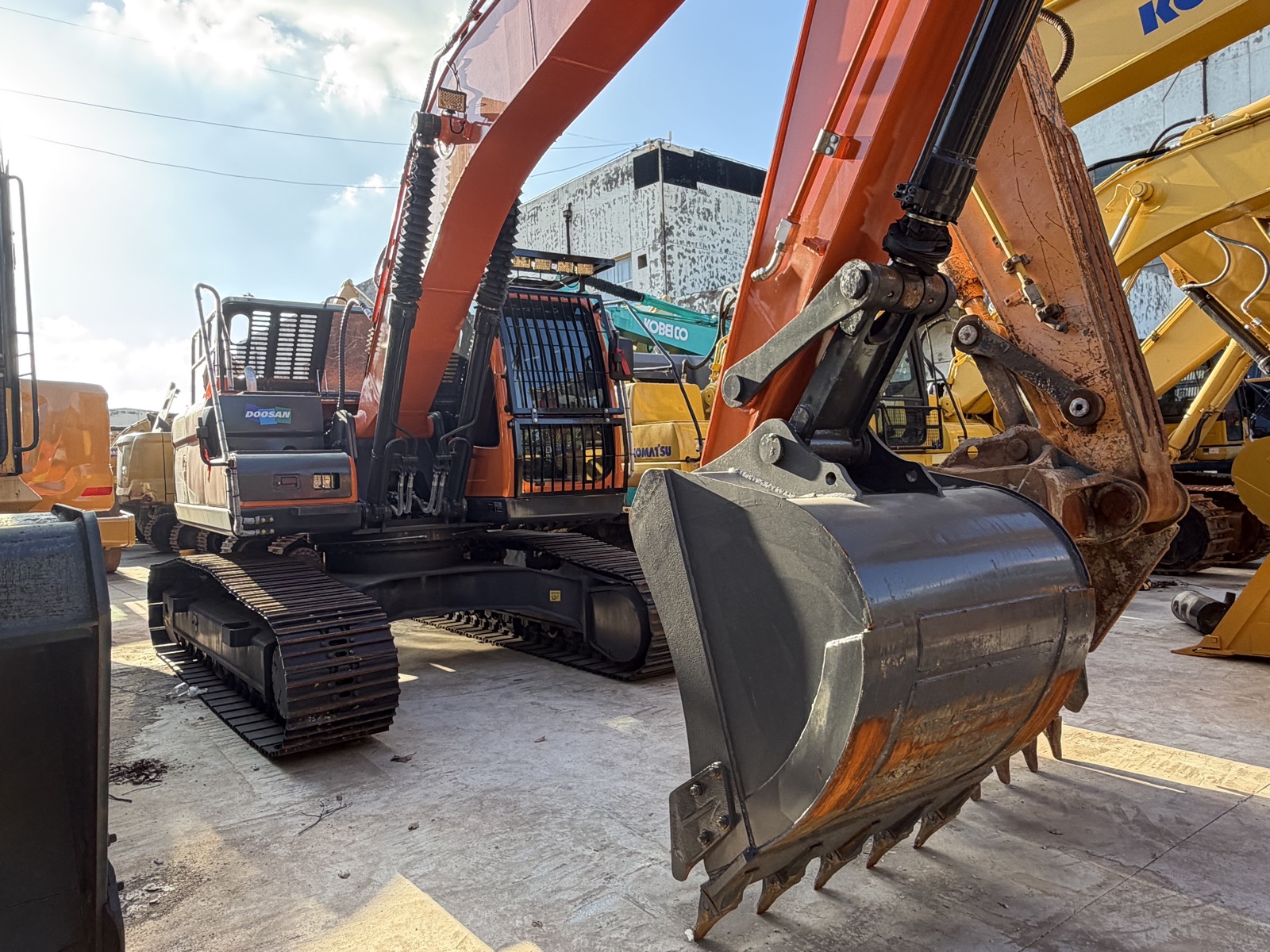 Doosan 225LCA used excavator 0 photo 8