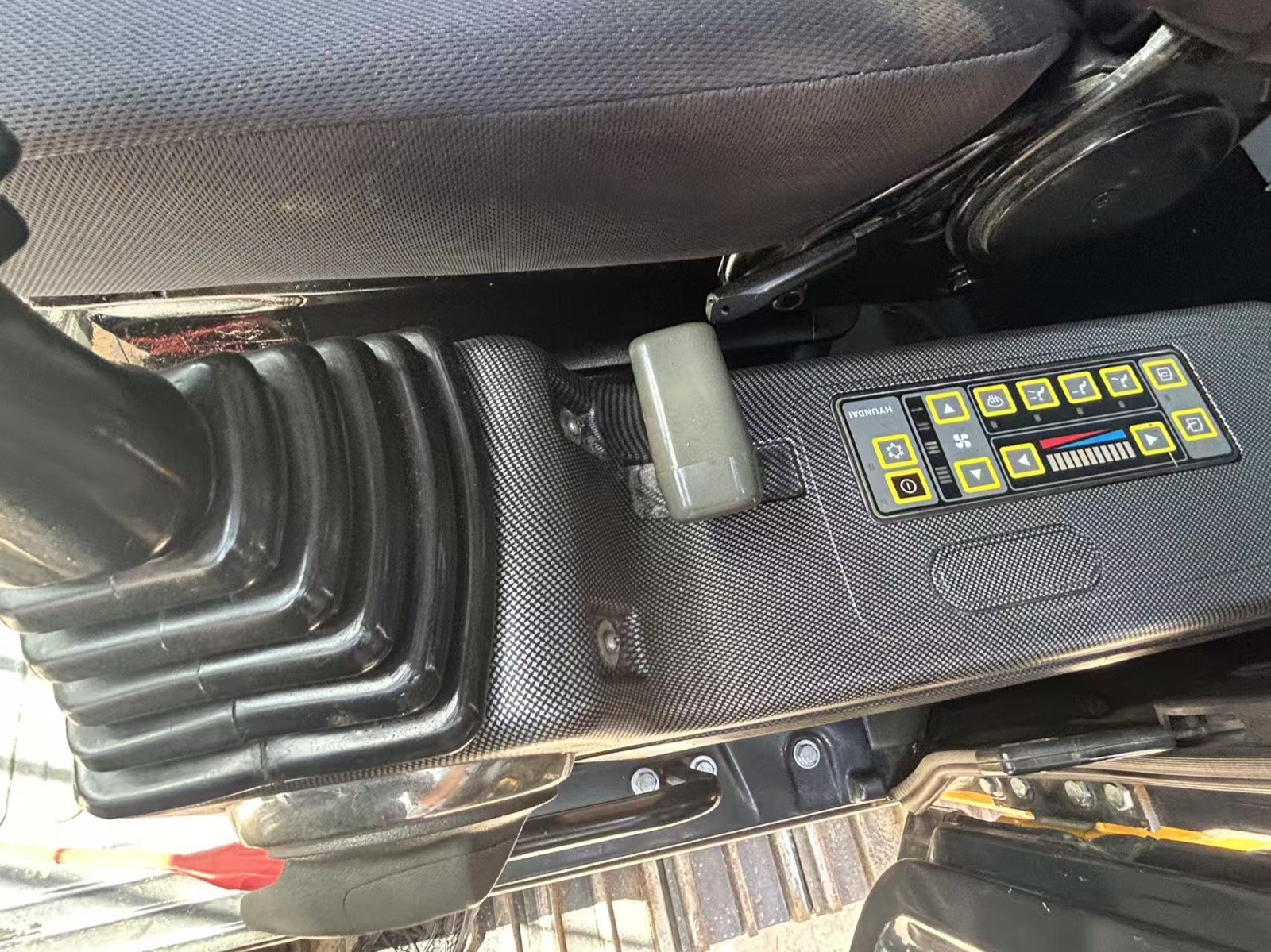Hyundai HX220S used excavator 0 photo 3