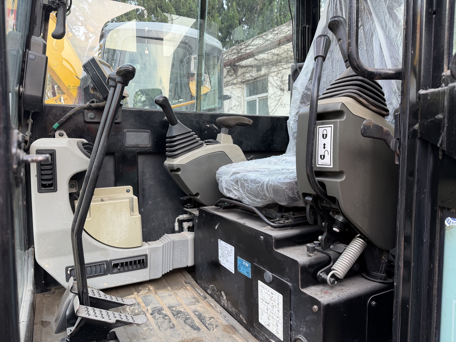 CAT 305.5E2 Mini used excavator 0 photo 6