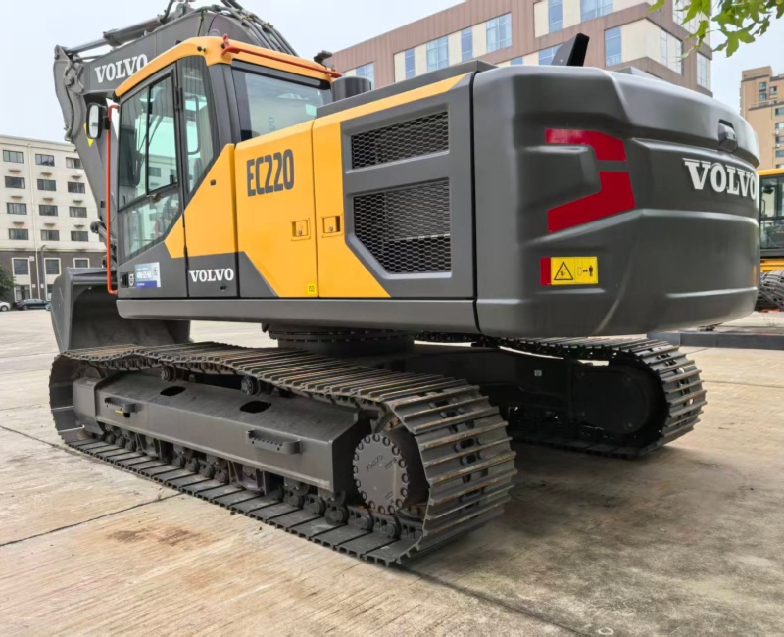 Volvo 220 used excavator 0 photo 3