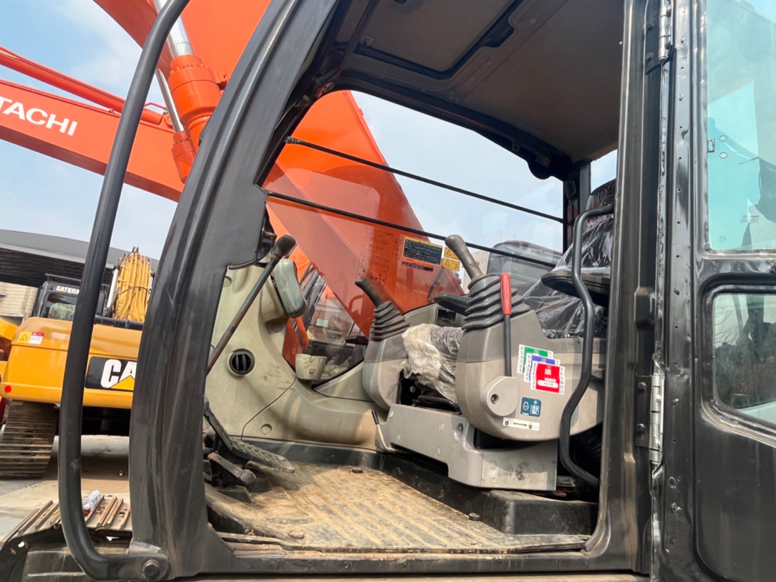 Hitachi ZX240 used excavator 0 photo 4