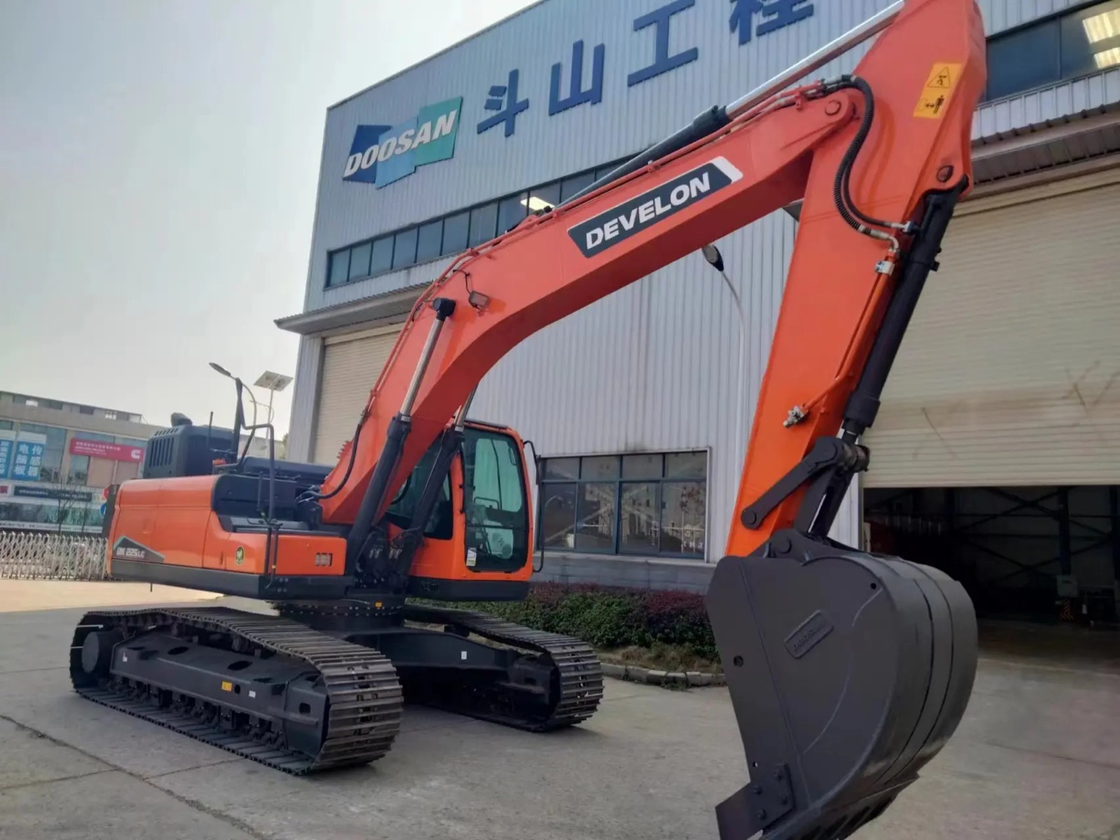 Doosan DX225LC used excavator 0 photo 3