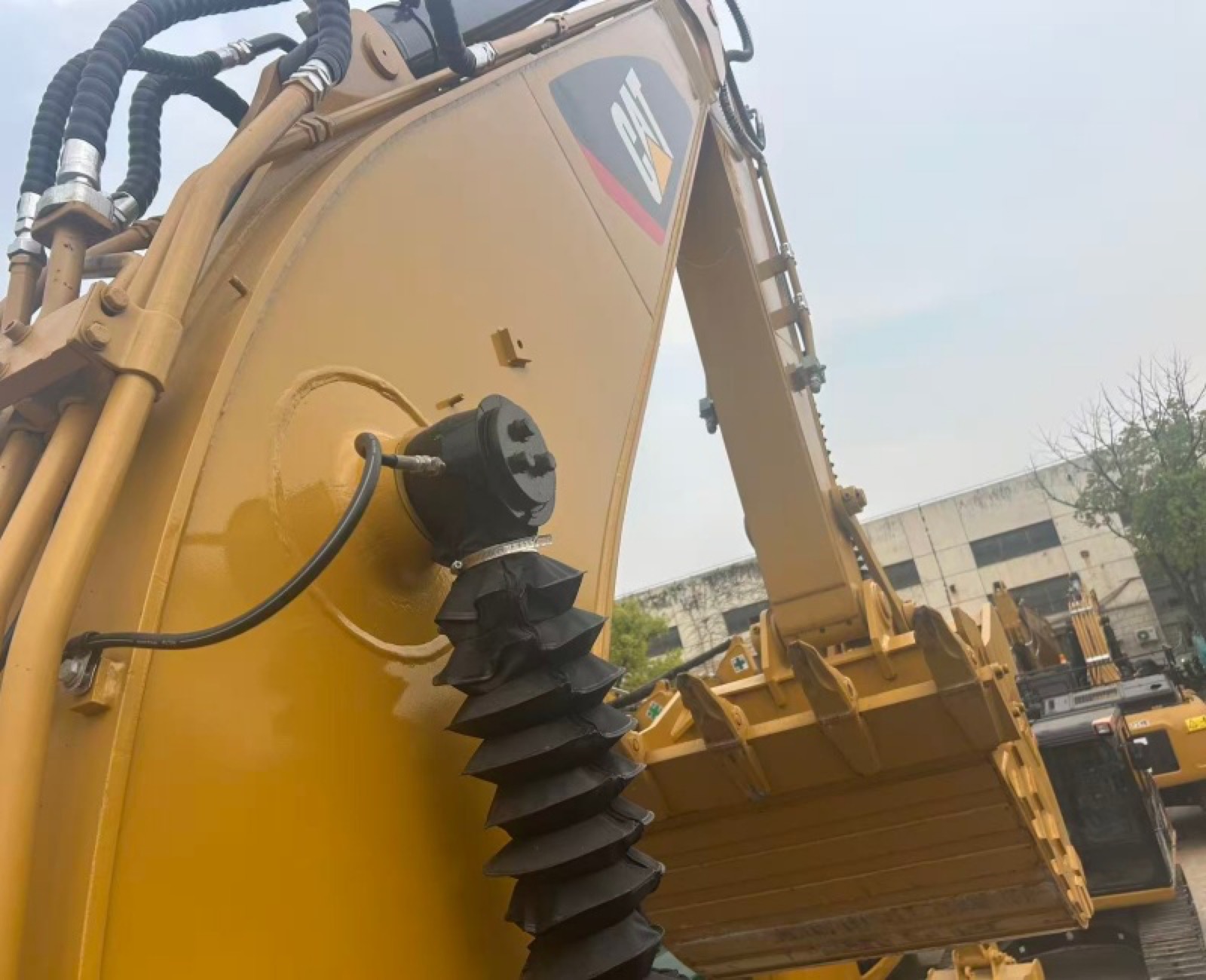 CAT 323D2L used excavator 0 photo 3