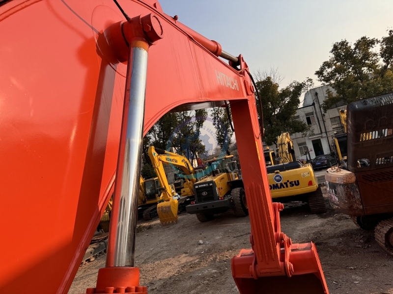 Used Hitachi 240 Excavator for Sale