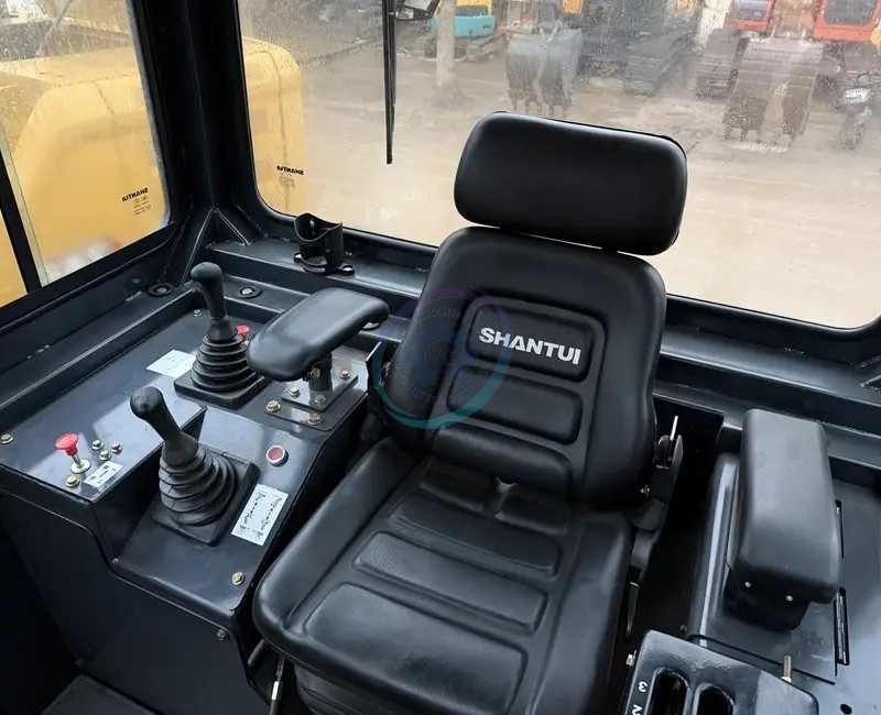 بلدوزر Shantui SD22 مستعمل للبيع