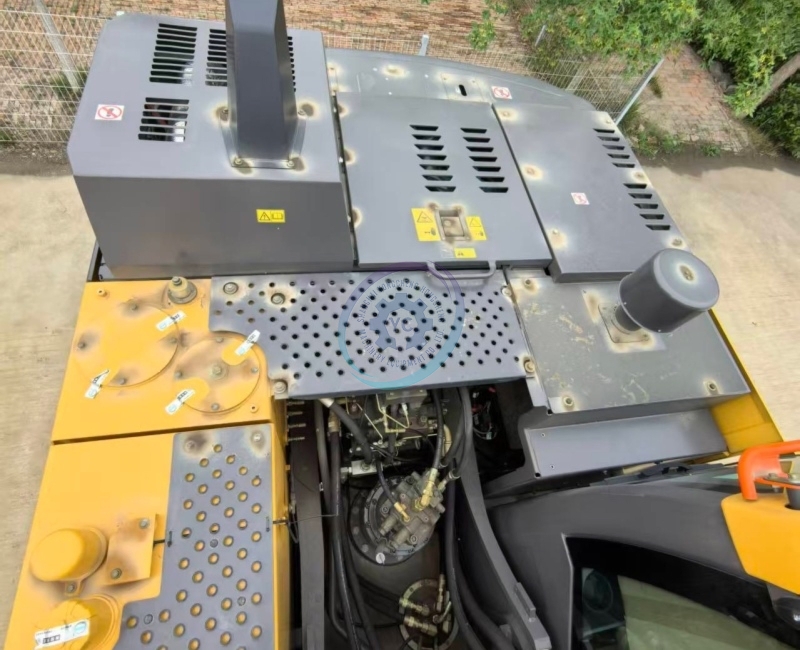 Used Volvo 220 Excavator for Sale