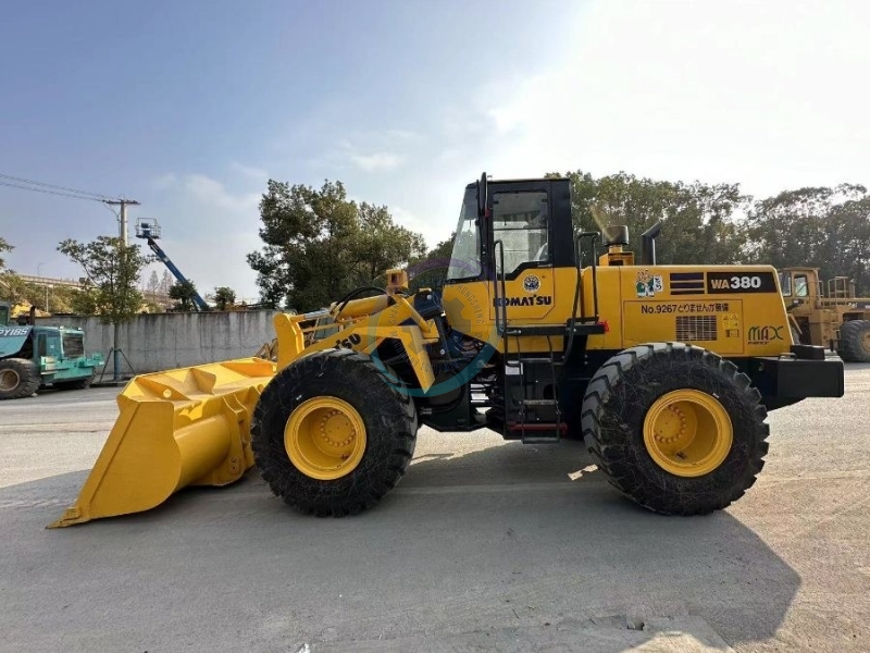 Small Komatsu WA380 Wheel Front Loader Used Japan Made Original