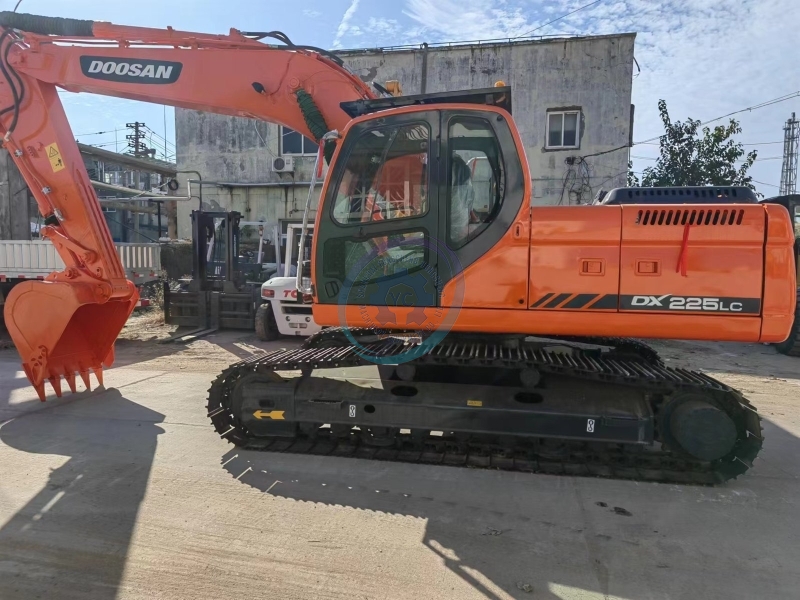 Used Doosan DX225 Excavator for Sale