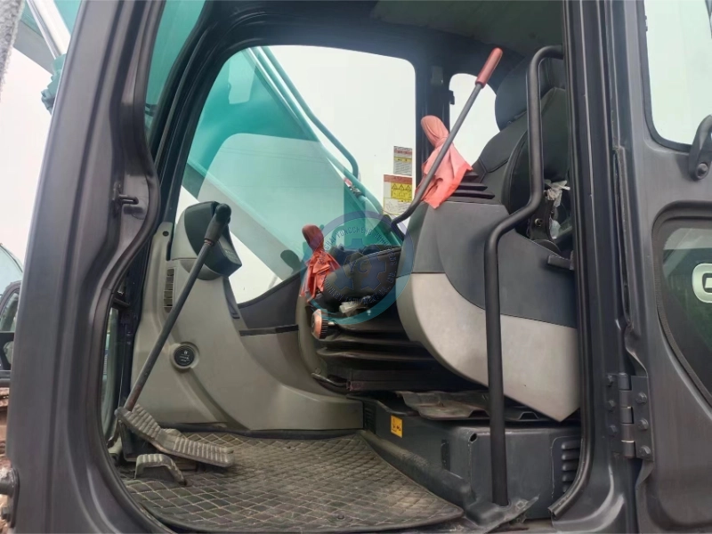 90 new Used Excavator Kobelco SK250 for sale