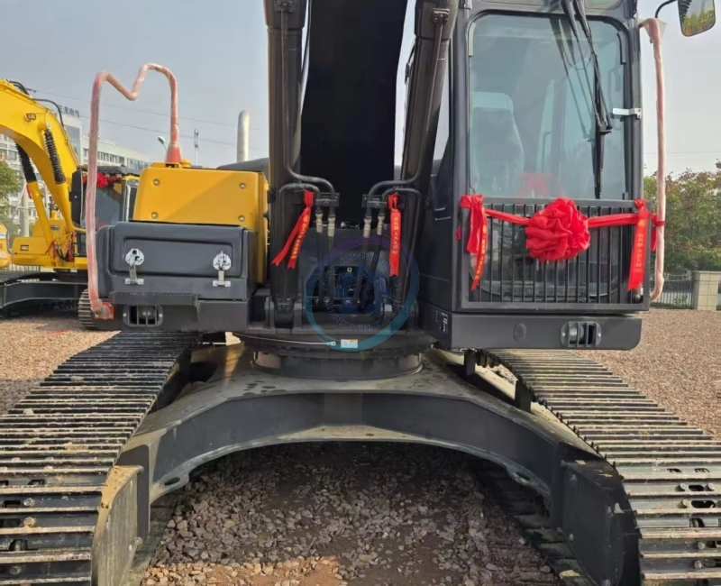 Used Volvo 240 Excavator for Sale